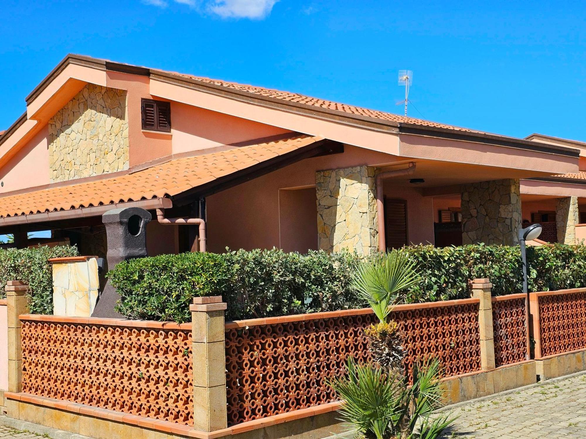 Costa Mediterranea Holiday Homes Campofelice Di Roccella Exterior foto