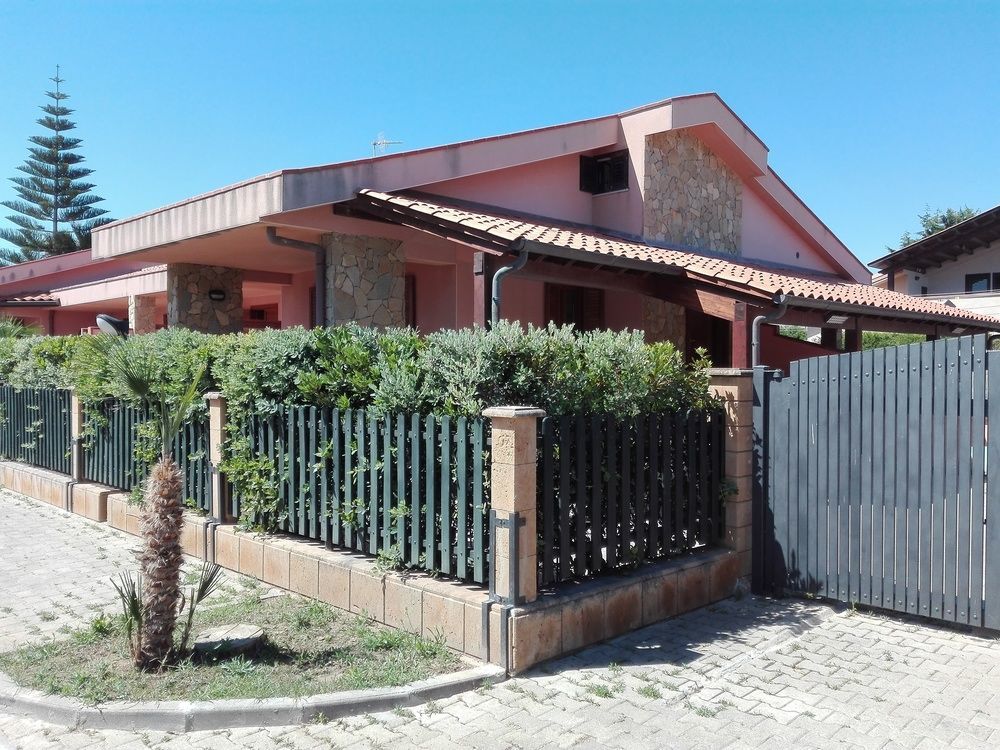 Costa Mediterranea Holiday Homes Campofelice Di Roccella Exterior foto